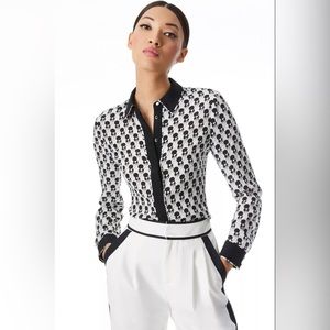 NWT Alice + OliviavWilla Graphic Silk Button-Up Shirt Blouse Top